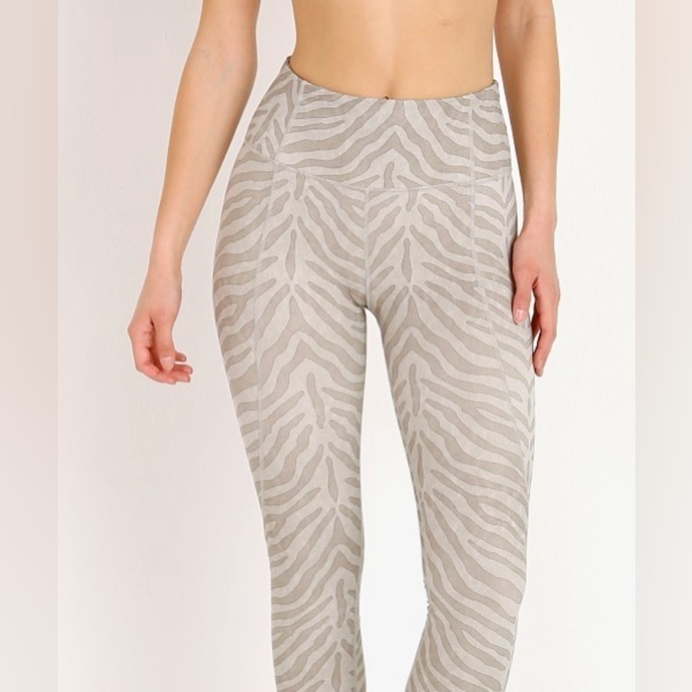 Varley Bedford Tight- Silver Zebra/ Size X-Small - Picture 5 of 10